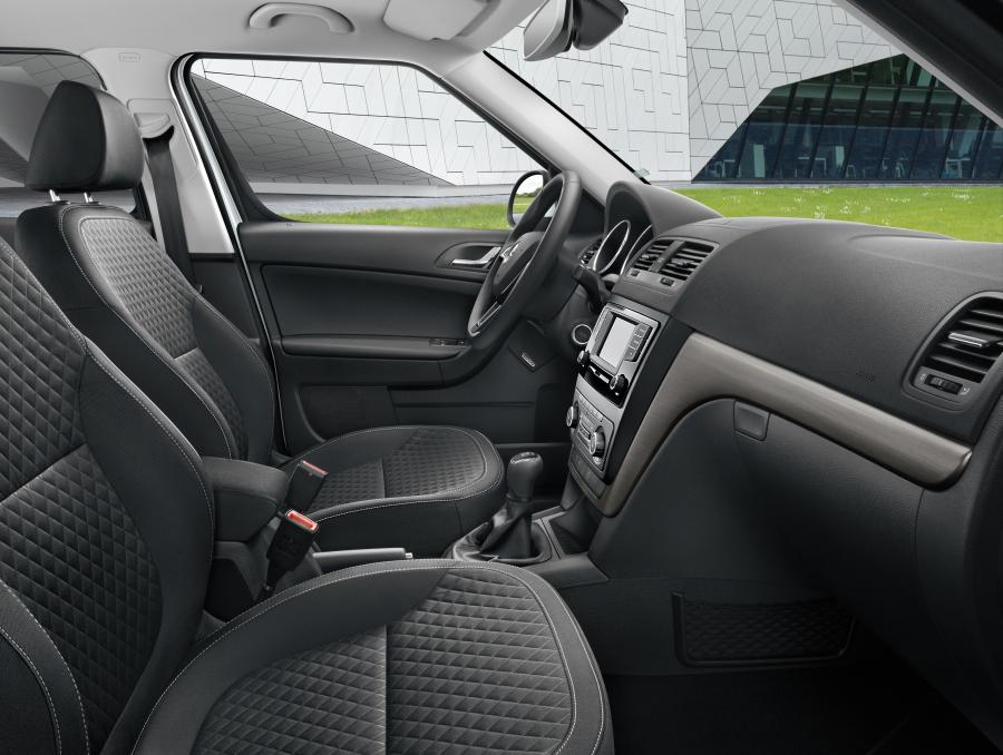 Интерьер Skoda Yeti Drive 2016 года  (фото 4 из 4)
